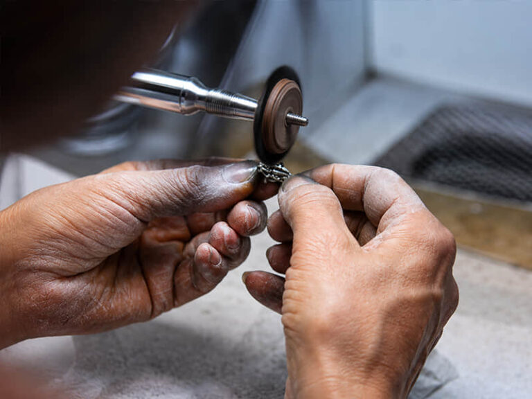 Metal Finishing & Stone Setting: The Core of Luxury Jewelry Texture